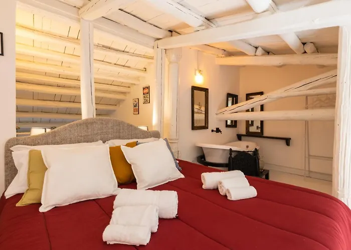Elly Holiday House