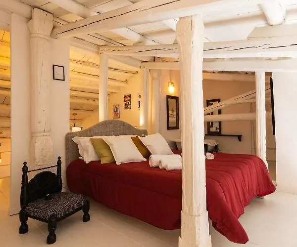 Elly Holiday House